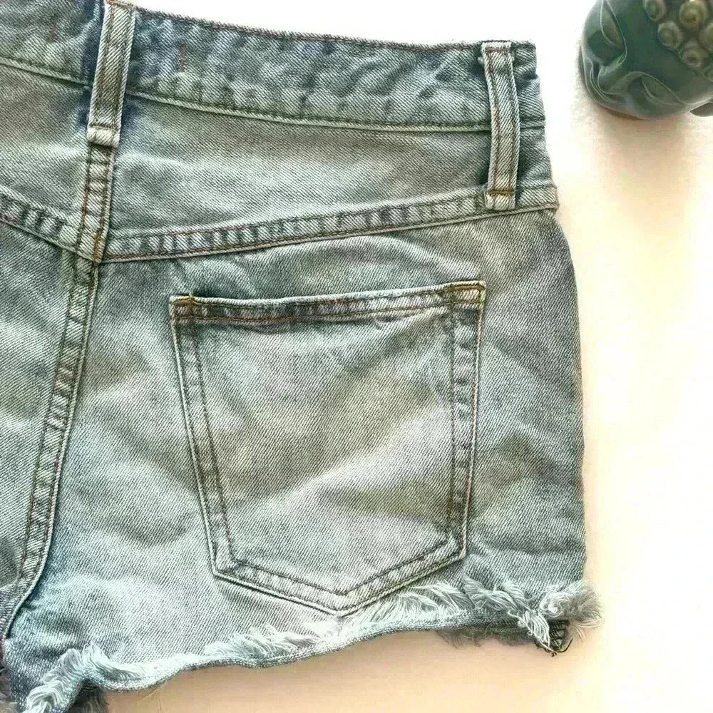 Free‎ People Midrise Light Wash Button Fly Cheeky Denim Fray Jean Short Size 26